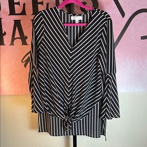 Trendy Lightweight Fever Black & White High-Low Tie Front Blouse Size L V-Neck